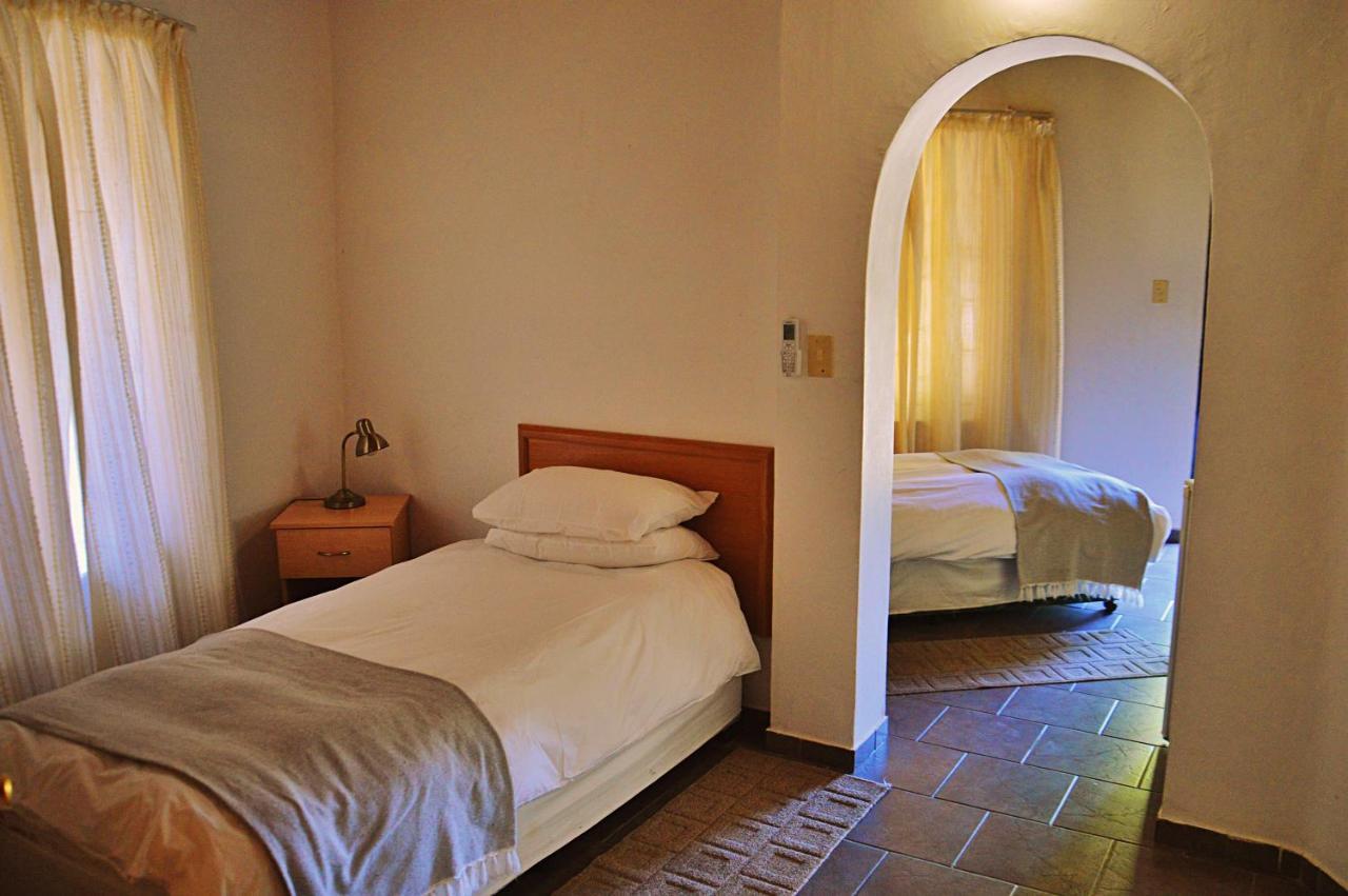 Central Hotel Omaruru Extérieur photo